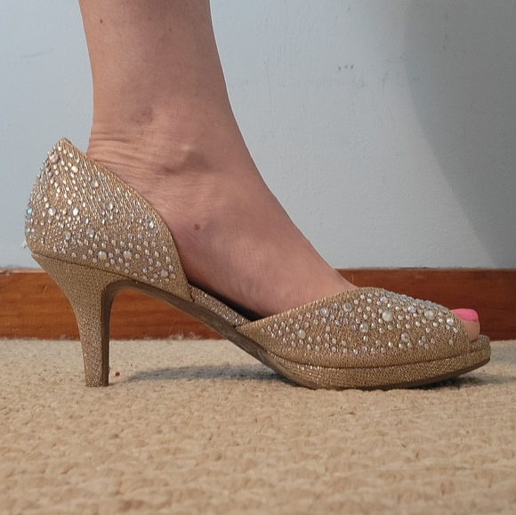 Kelly & Katie Gold shoes size 8 - Picture 3 of 8